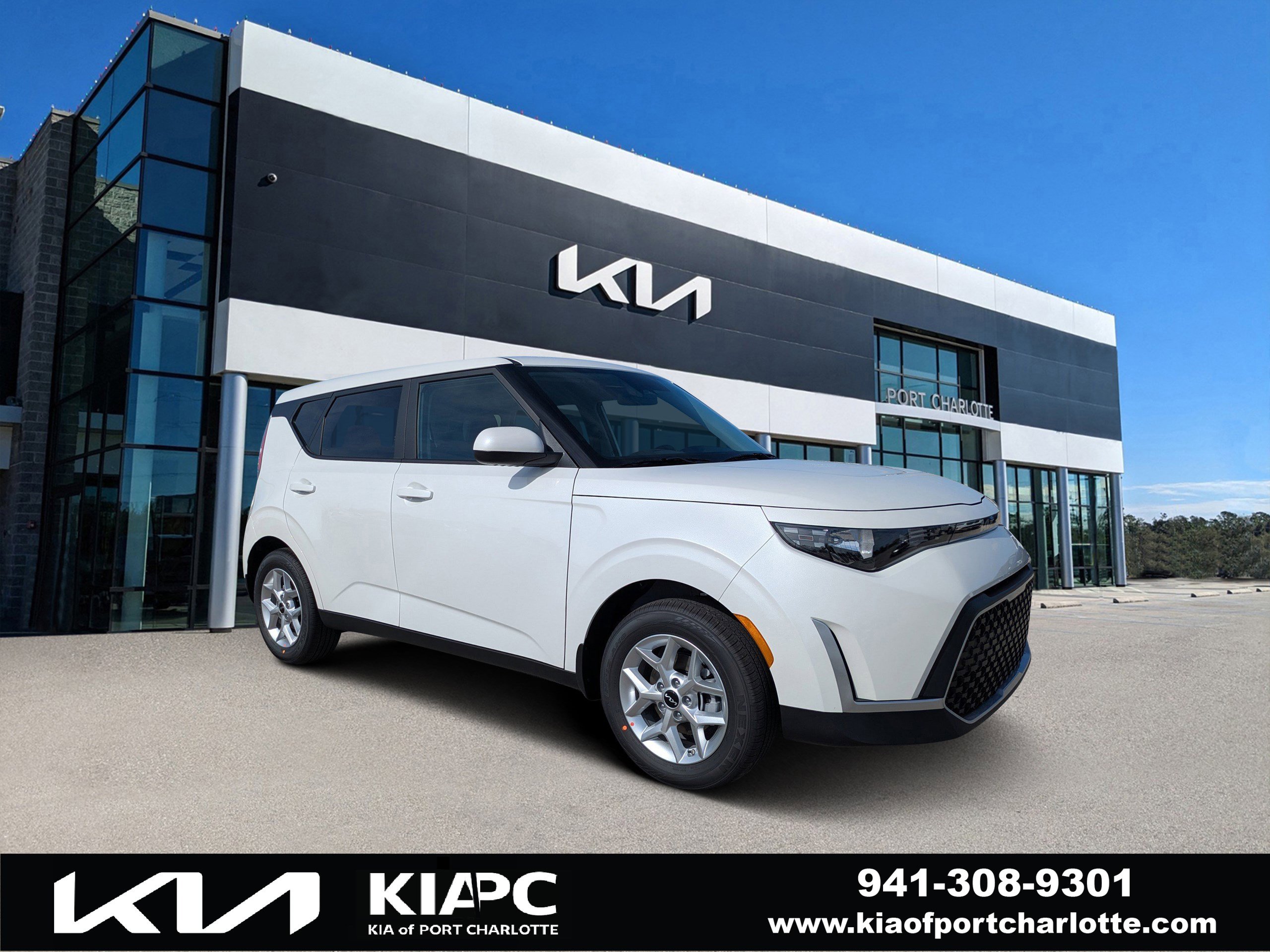 2025 Kia Soul LX's photo