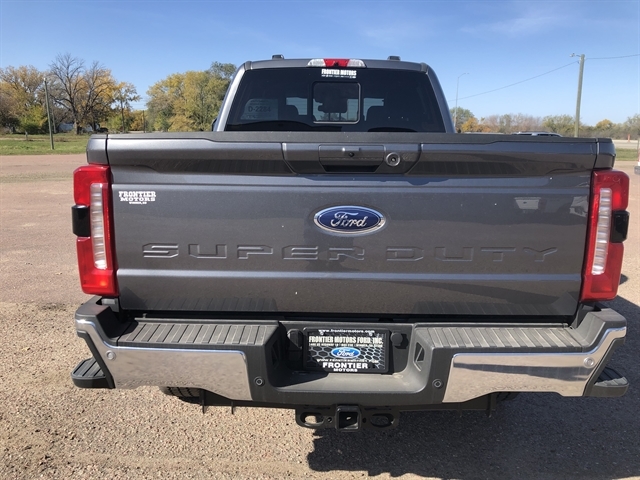 2025 Ford F-350 Lariat photo 2