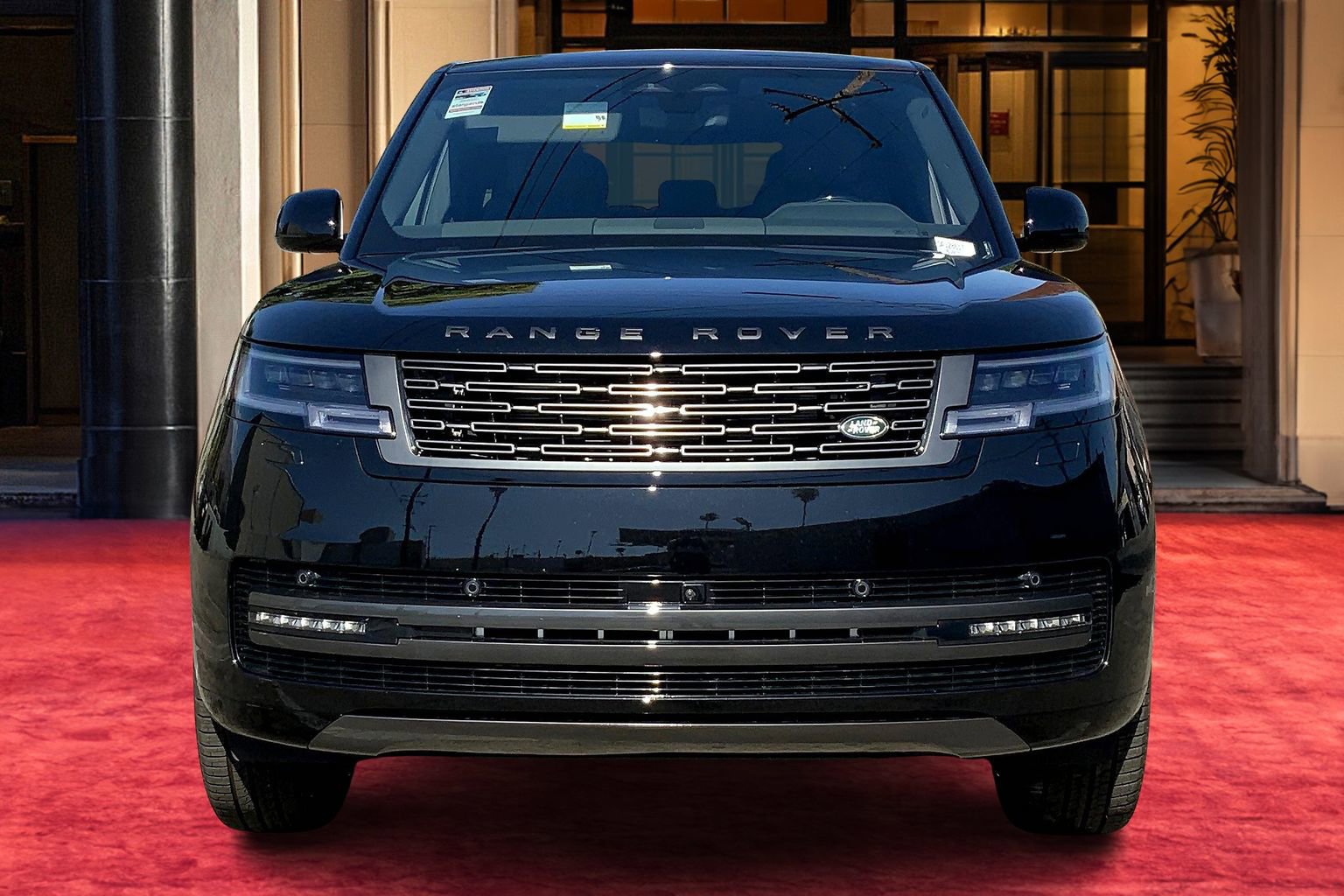2025 Land Rover Range Rover SE photo 2