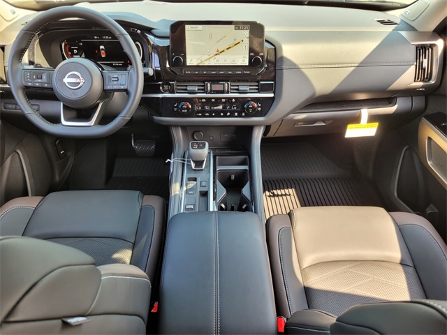 2025 Nissan Pathfinder Platinum photo 17