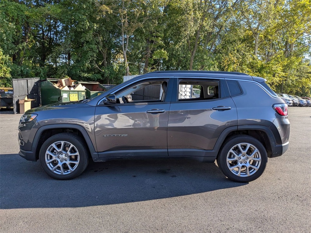 2022 Jeep Compass Latitude Lux photo 4