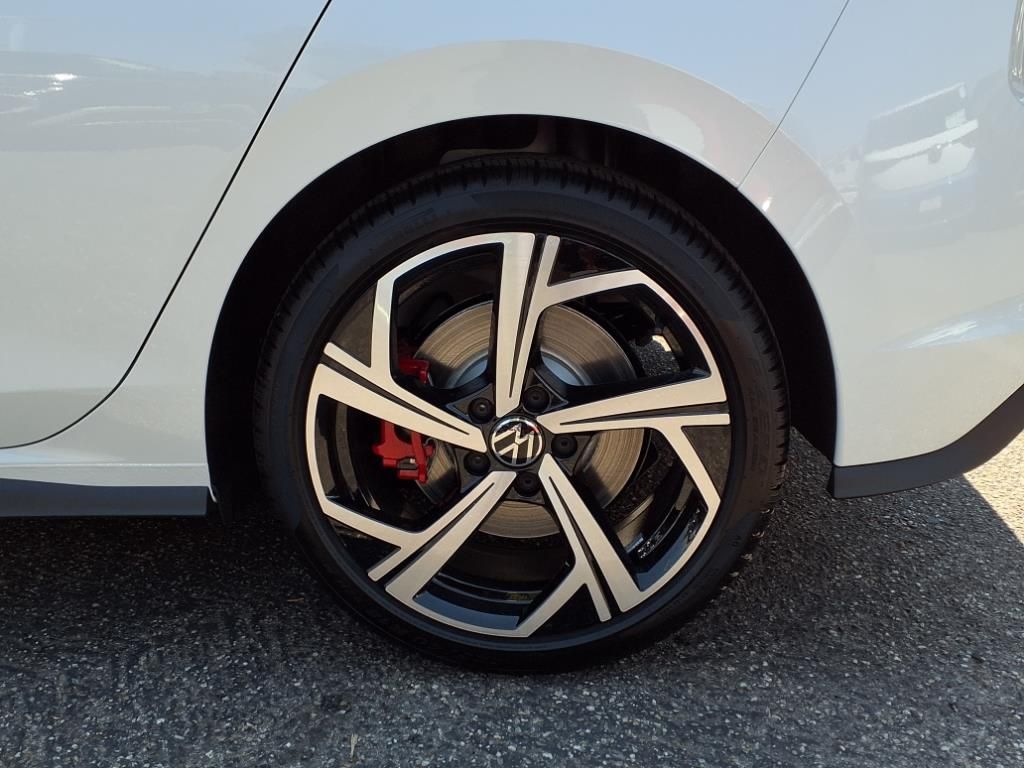 2025 Volkswagen Golf GTI SE photo 3