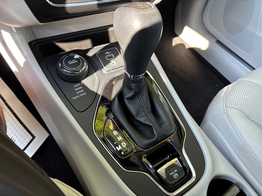 2019 Jeep Cherokee Limited photo 31