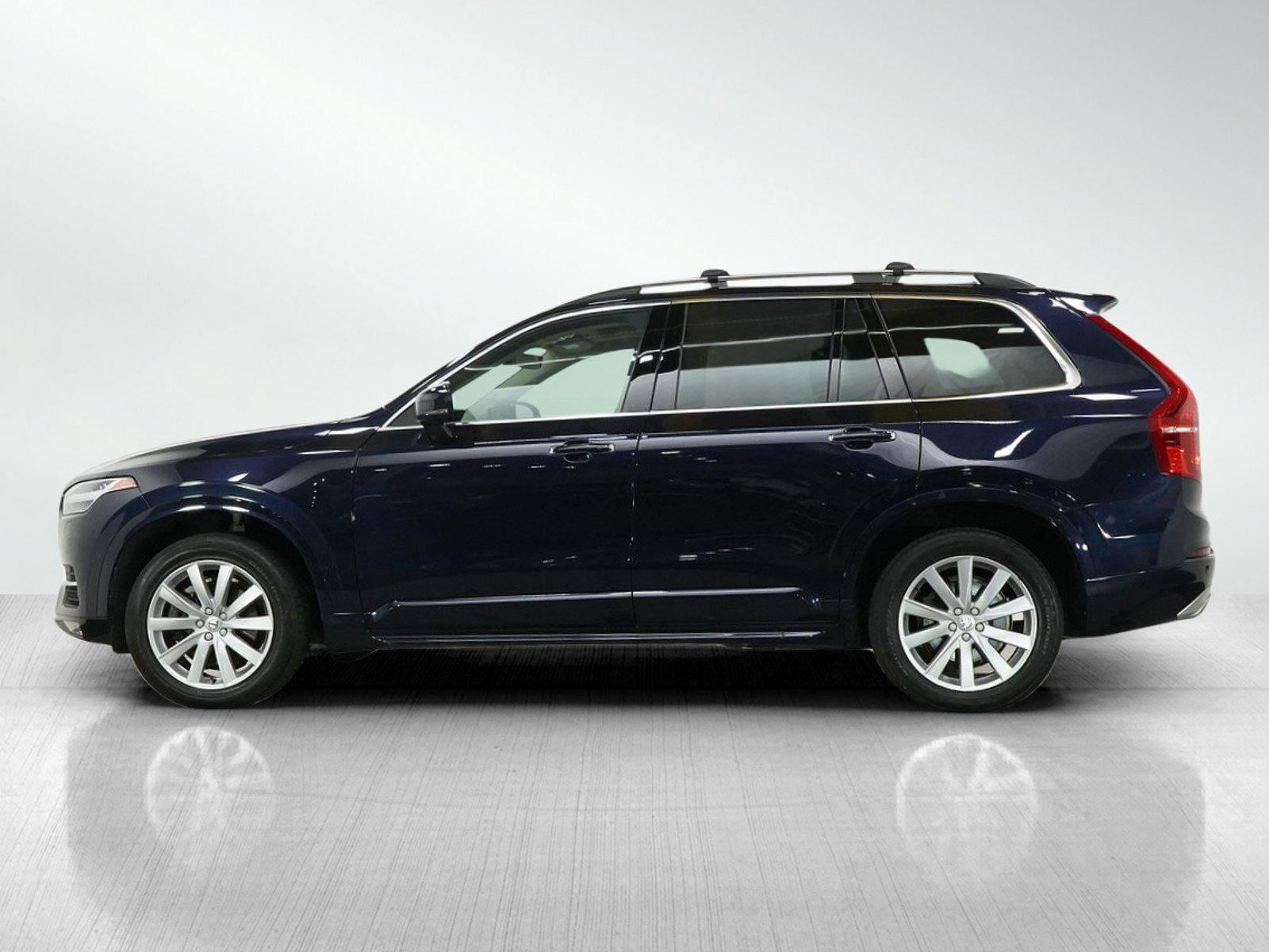 Used 2016 Volvo XC90 Momentum with VIN YV4A22PK7G1071697 for sale in South Saint Paul, MN
