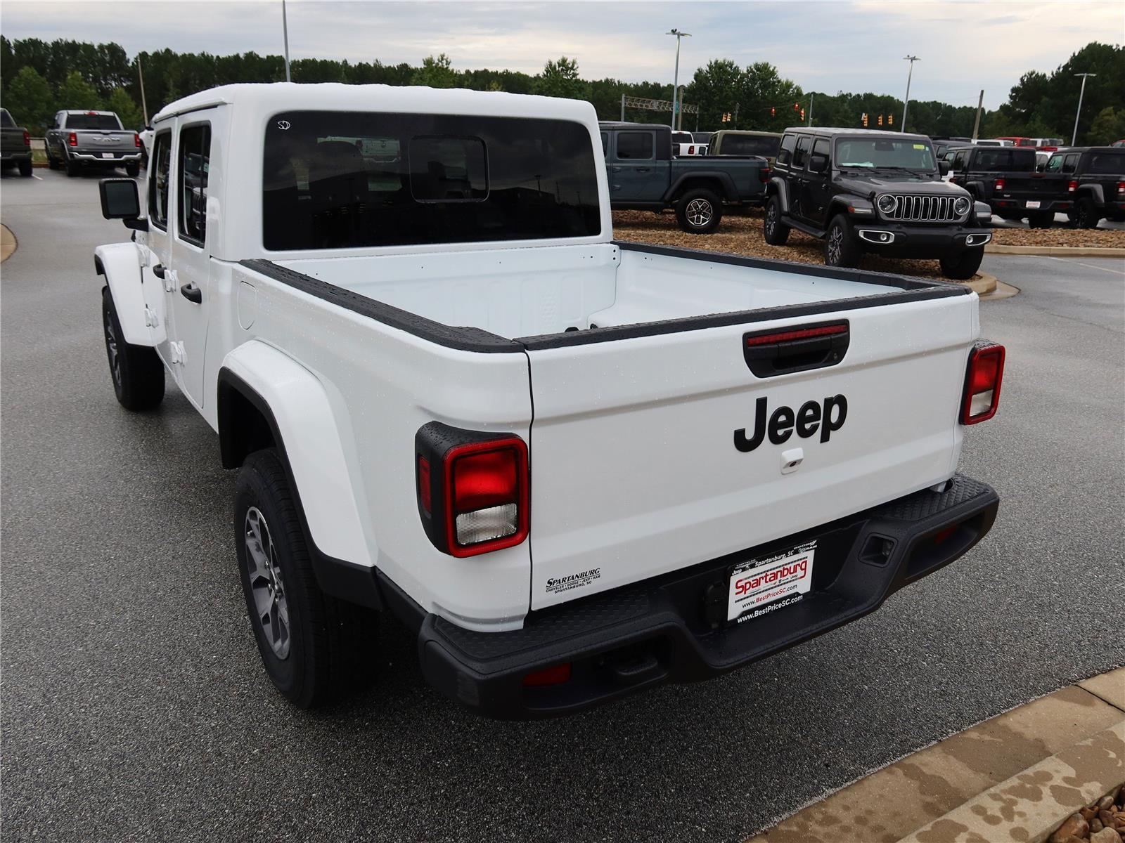 2025 Jeep Gladiator Sport S photo 2