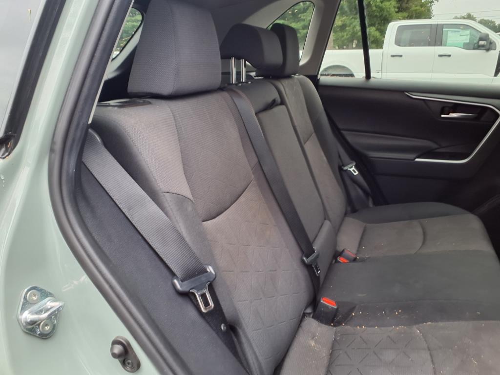 2019 Toyota RAV4 Hybrid XLE photo 7