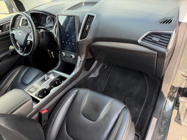 2022 Ford Edge Titanium photo 16