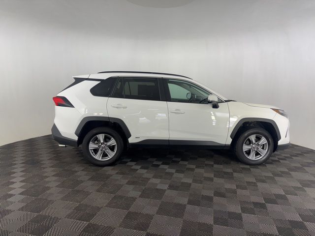 2022 Toyota RAV4 Hybrid XLE photo 4