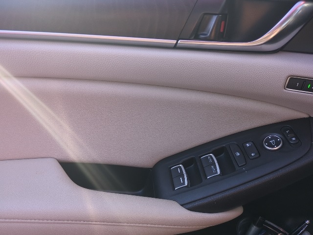 2021 Honda Accord Touring 2.0T photo 3