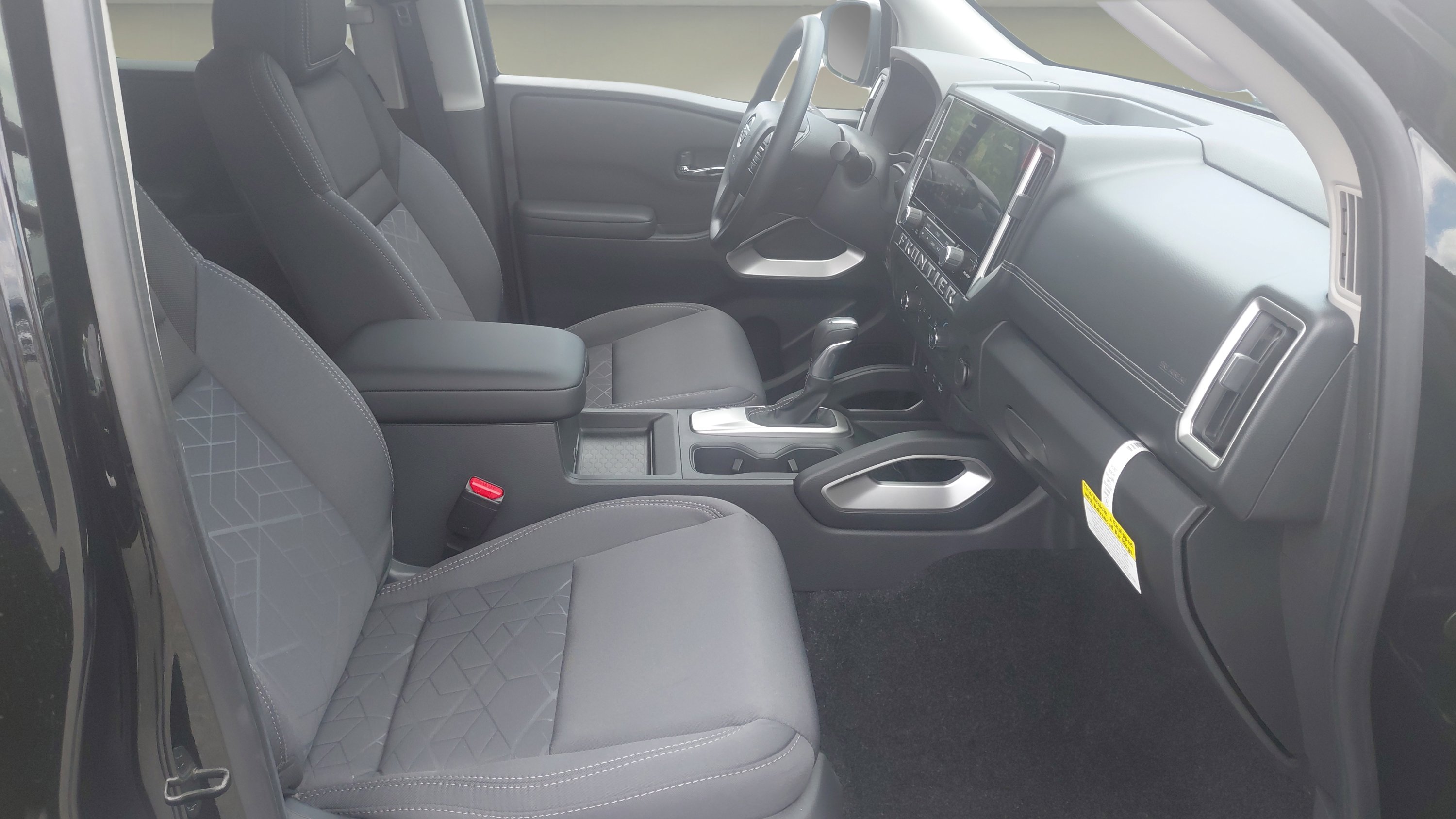 2025 Nissan Frontier Crew Cab SV photo 10