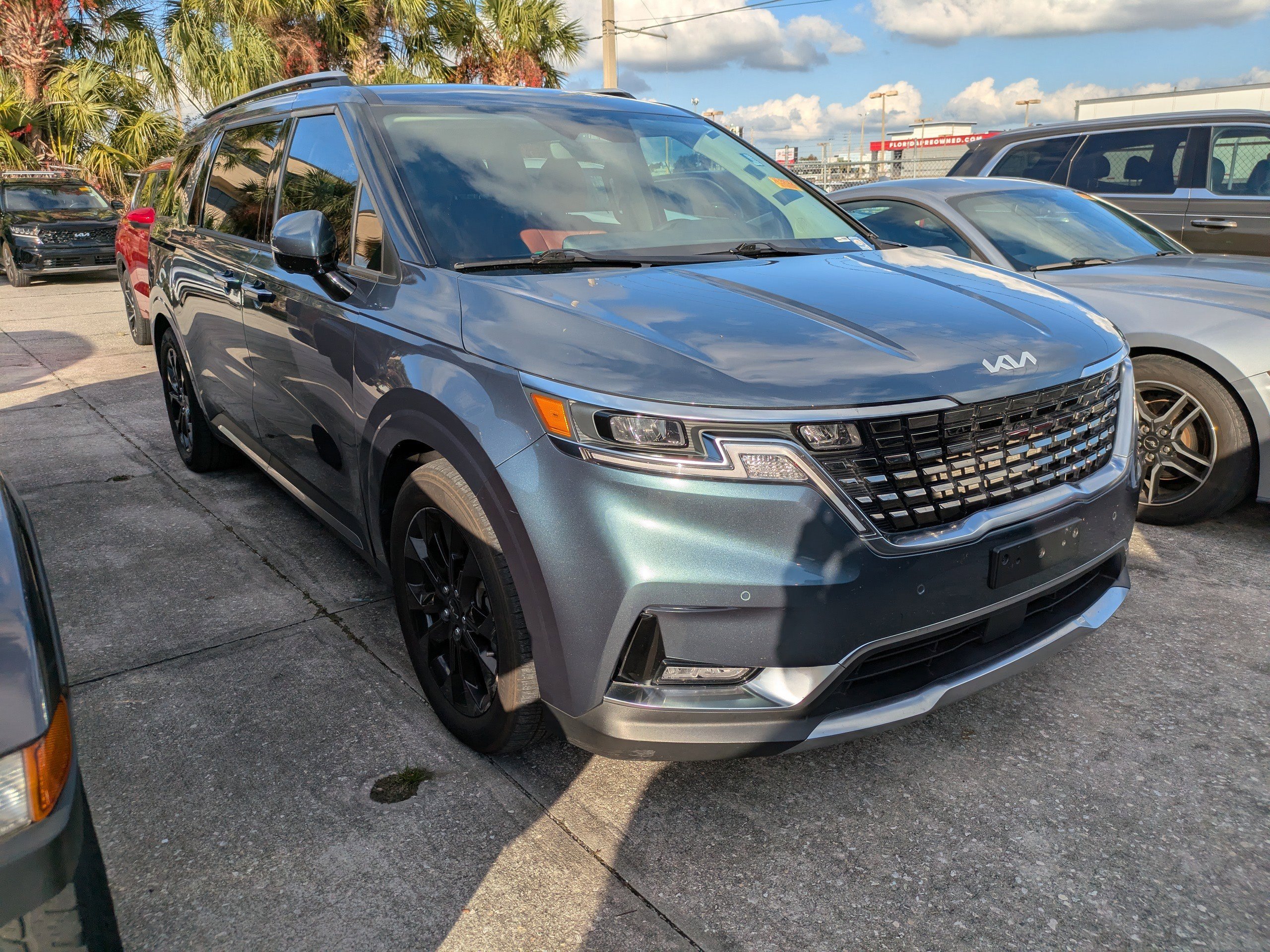 2022 Kia Carnival SX's photo