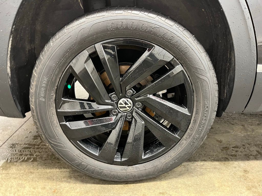 2023 Volkswagen Atlas SEL photo 34