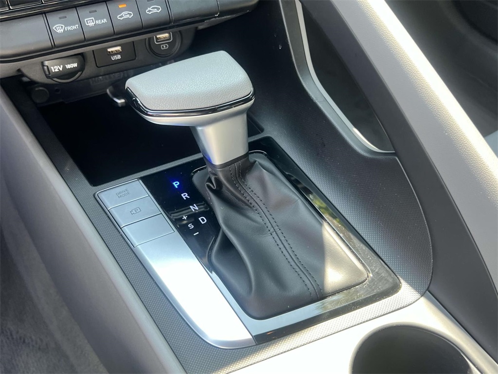 2023 Hyundai Elantra SEL photo 25
