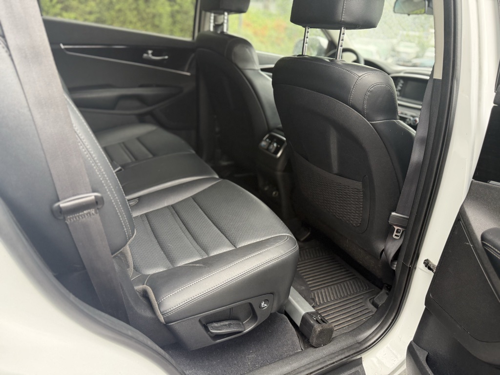 2020 Kia Sorento EX photo 16