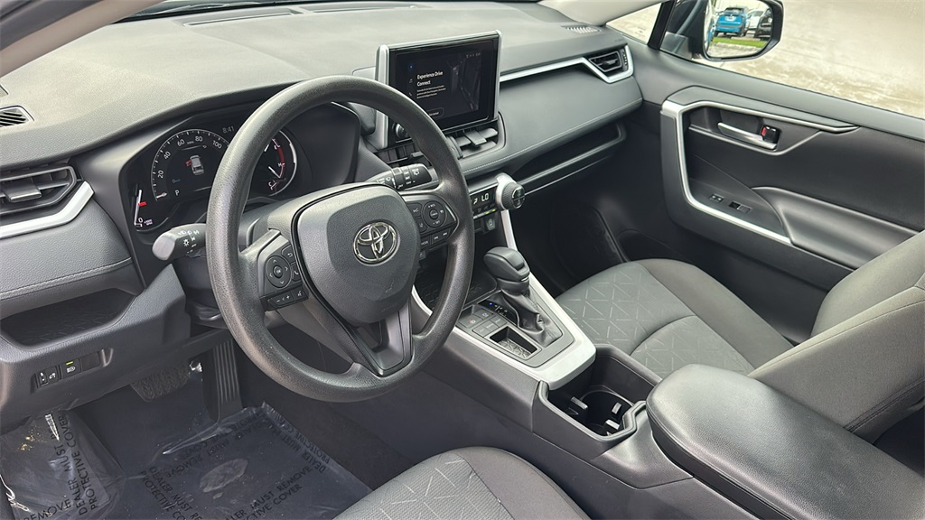 2023 Toyota RAV4 XLE photo 10