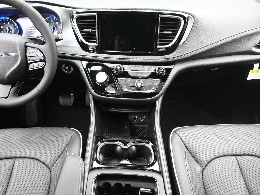 2025 Chrysler Pacifica Limited photo 10