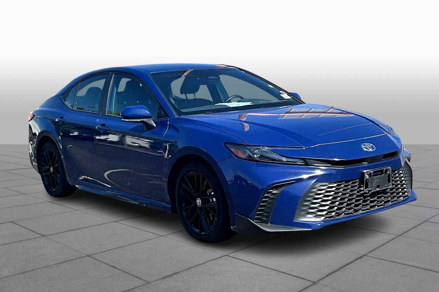 2025 Toyota Camry Hybrid SE photo 2