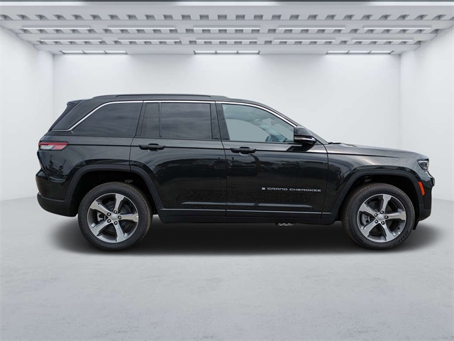 2024 Jeep Cherokee photo 2