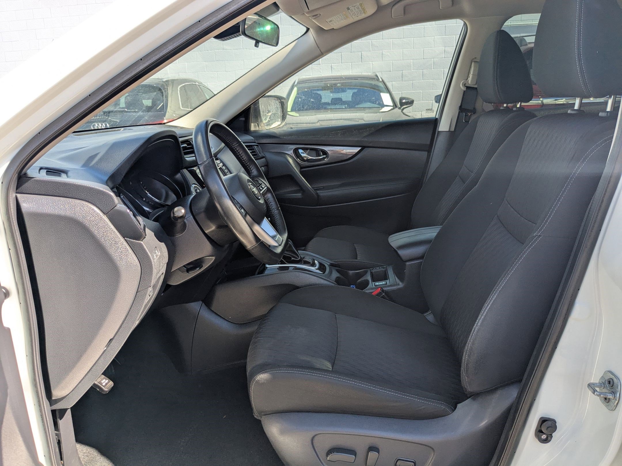 2020 Nissan Rogue SV photo 20