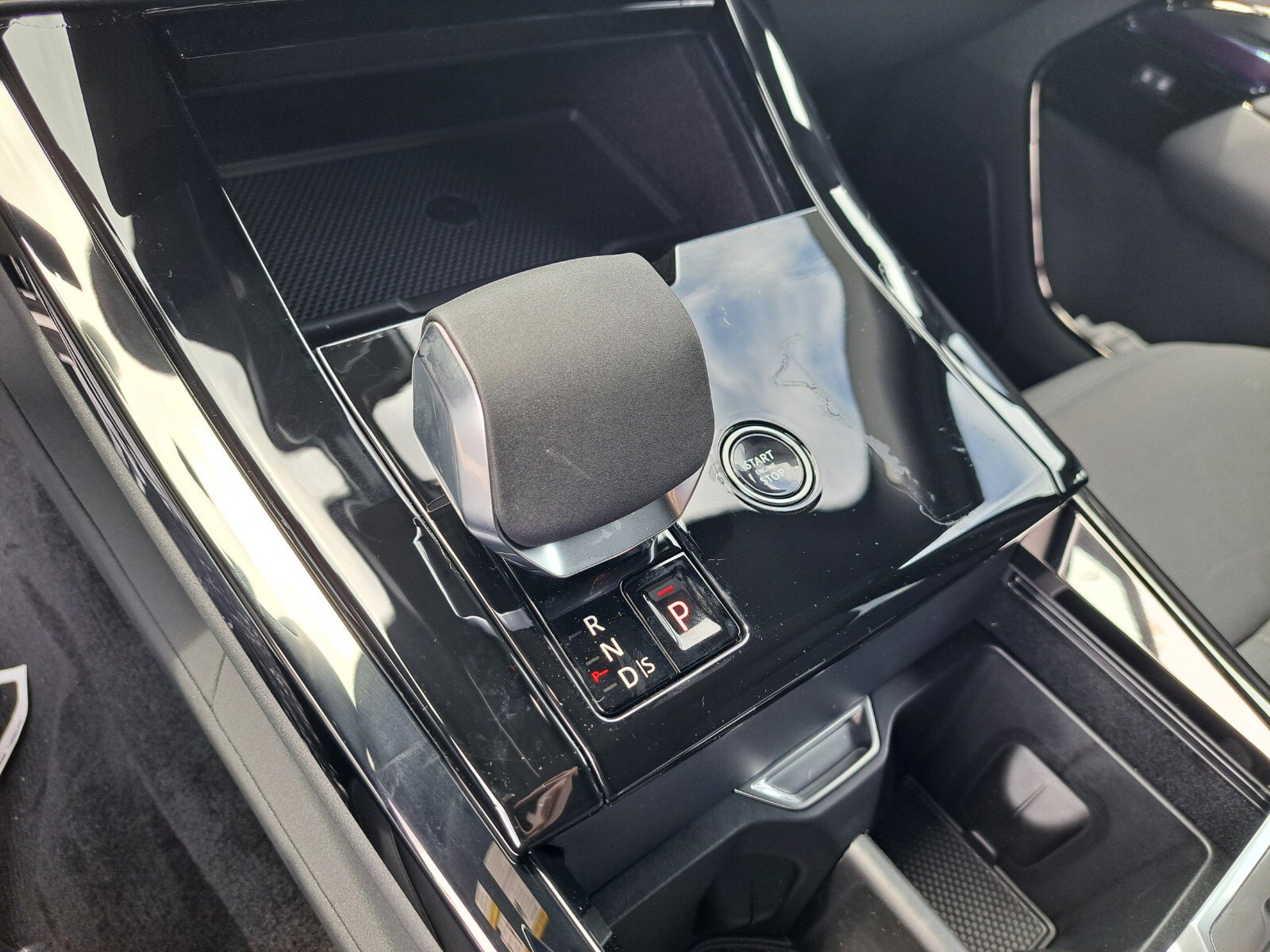 2025 Land Rover Range Rover Sport SE photo 14