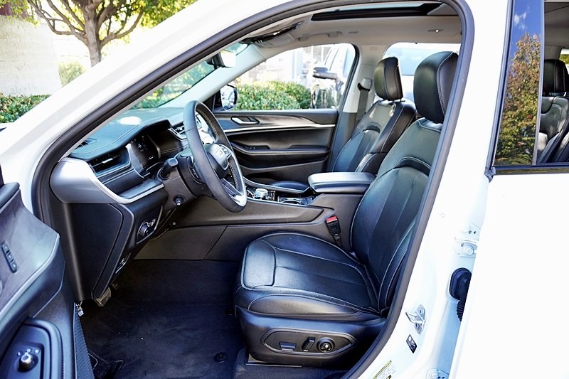 Used 2023 White Jeep Limited image 13