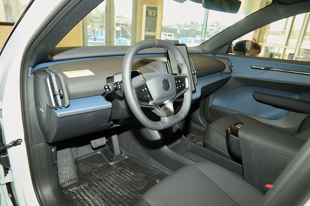 2026 VOLVO EX30 - Image 8