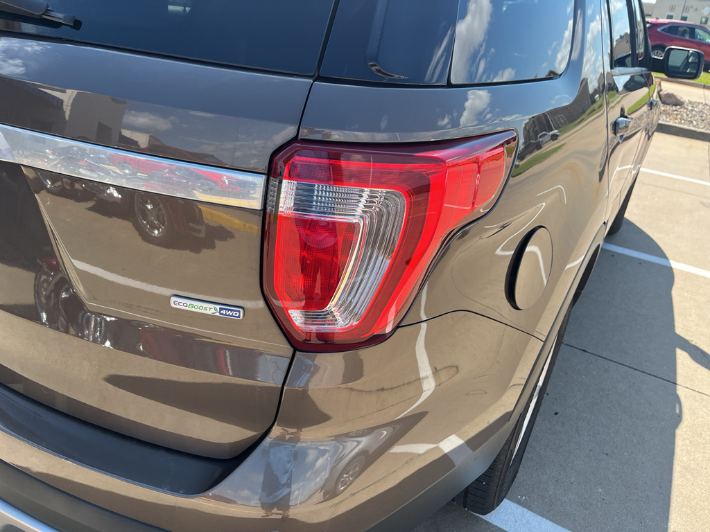 2016 Ford Explorer XLT photo 14