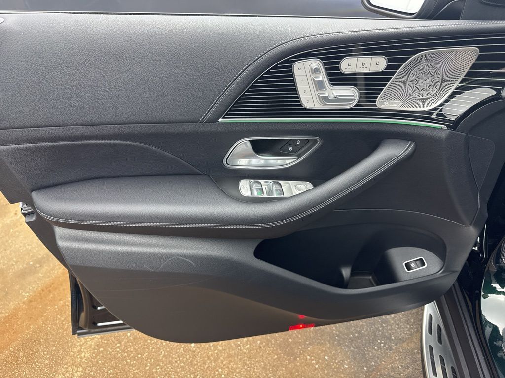 2025 Mercedes Benz GLS 450 4MATIC photo 10