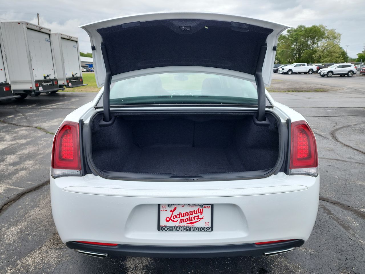 2023 Chrysler 300 Touring photo 20