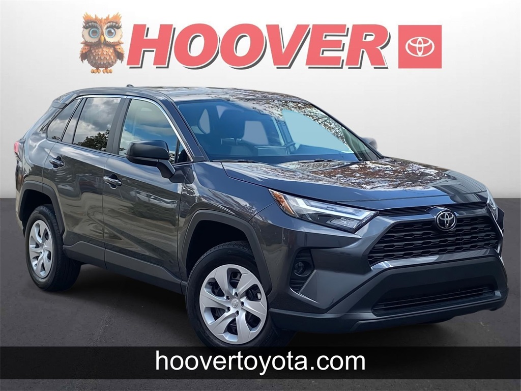 2025 Toyota RAV4 LE's photo