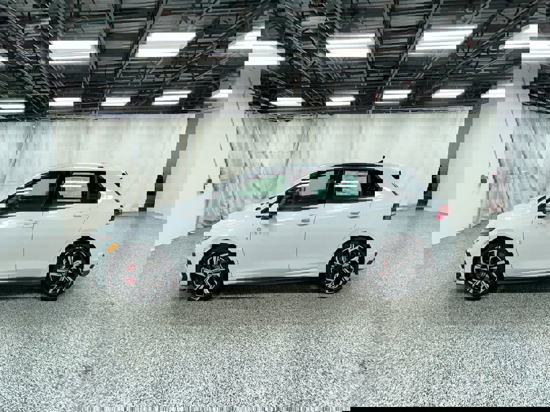 2025 Volkswagen Golf GTI SE photo 3