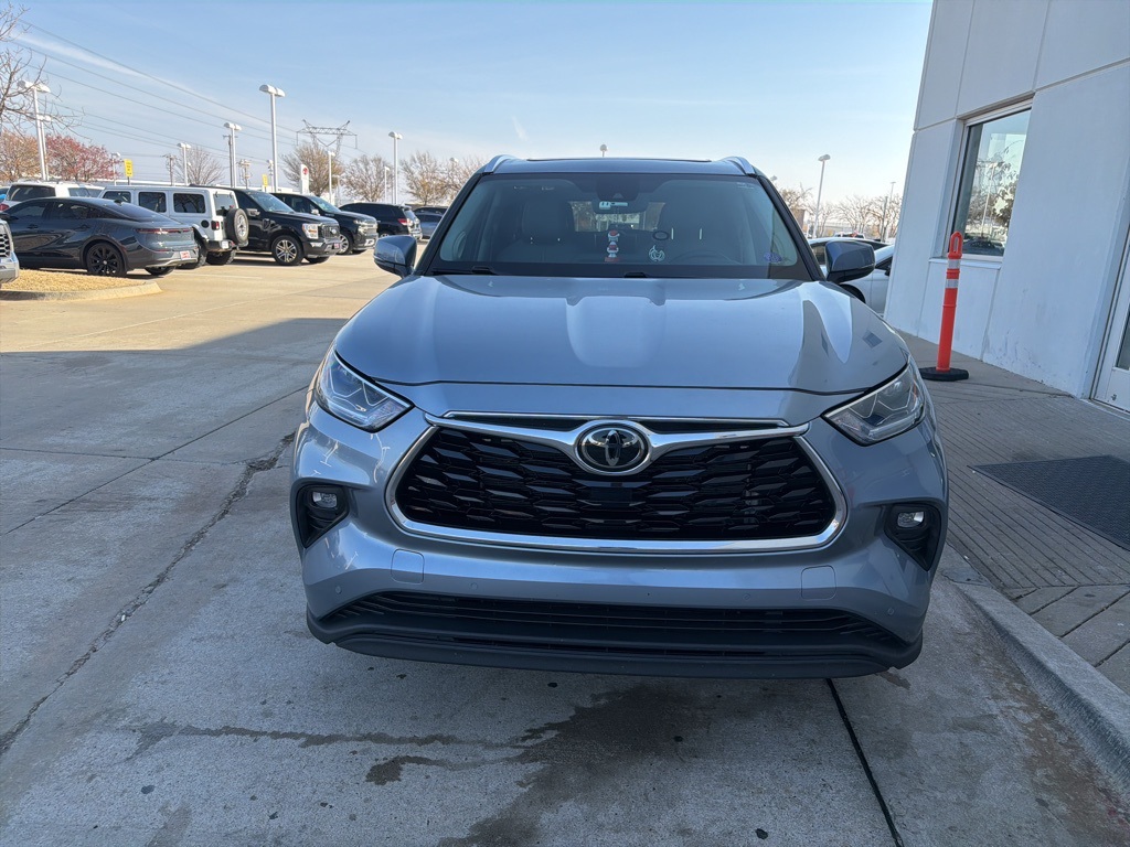 2021 Toyota Highlander Limited's photo