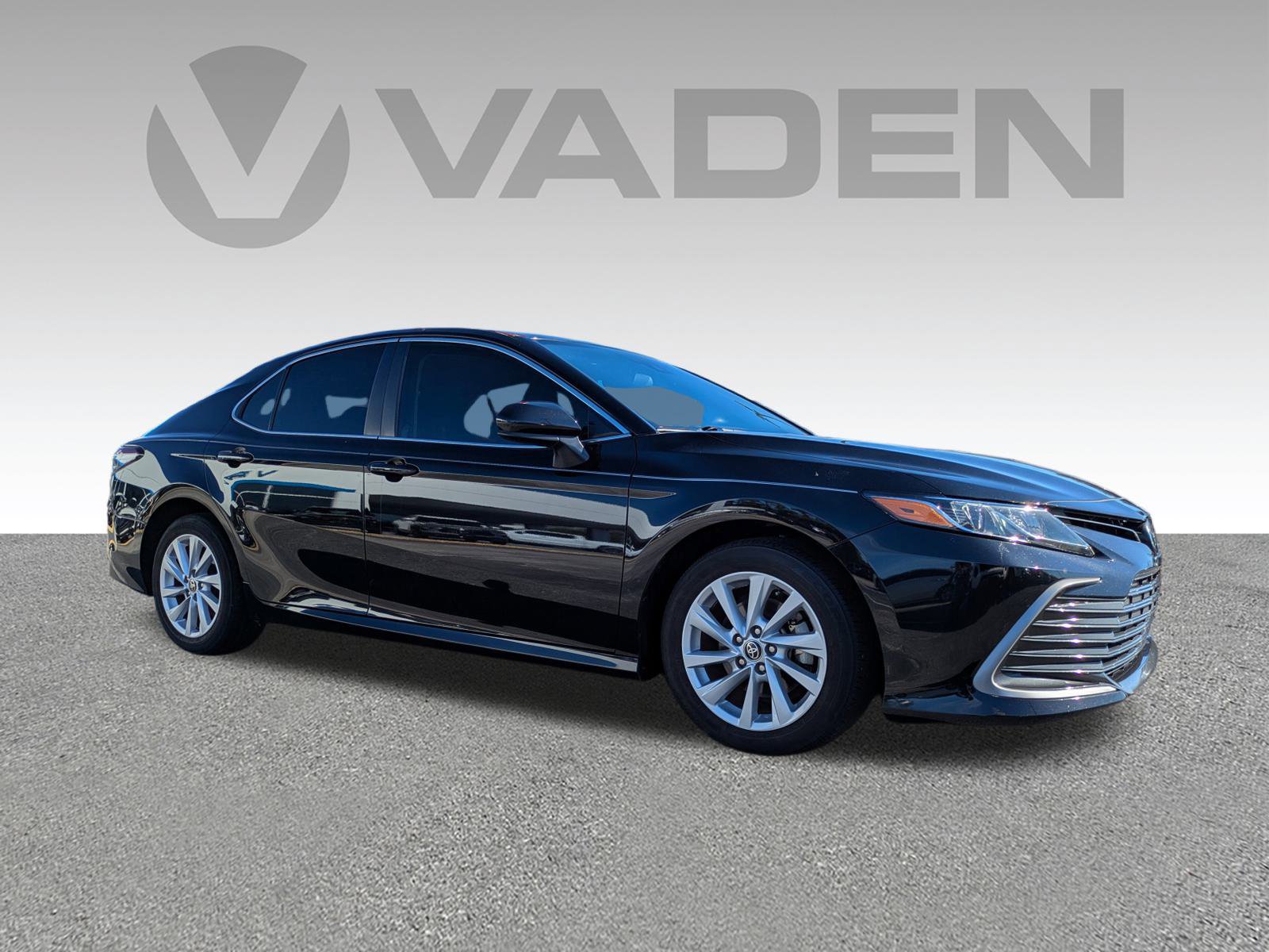 2023 Toyota Camry LE photo 3