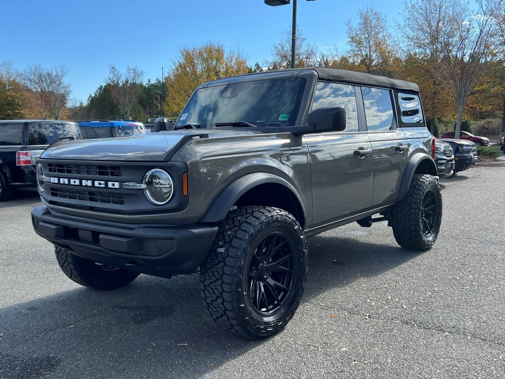 2025 Ford Bronco Base photo 3