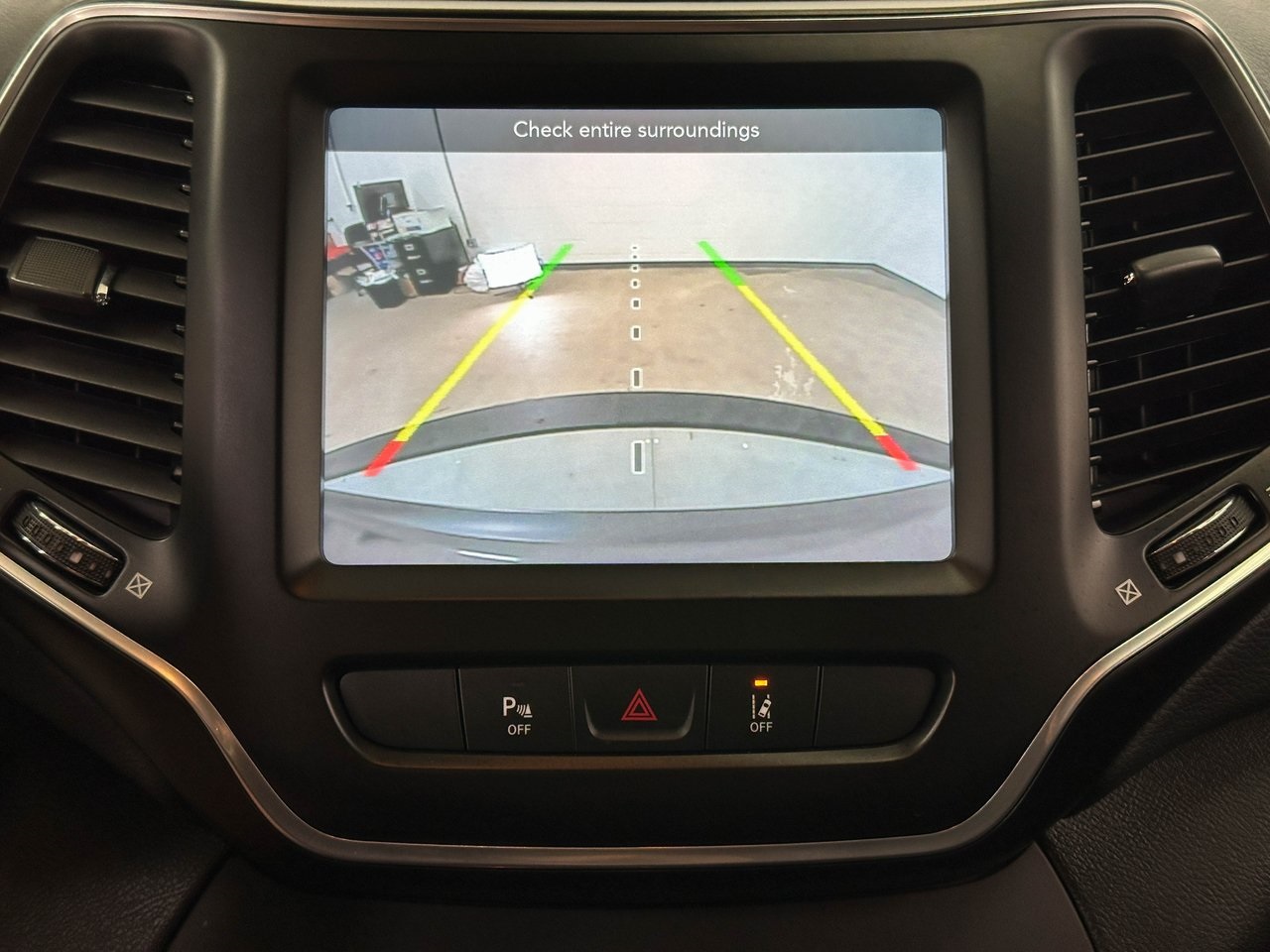 2022 Jeep Cherokee Latitude Lux photo 11