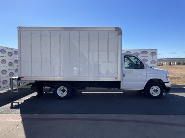 2025 Ford E-Series Cutaway Base's photo