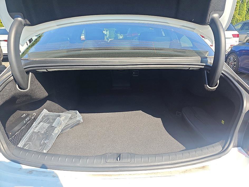 2025 Genesis G80 2.5T Advanced photo 32