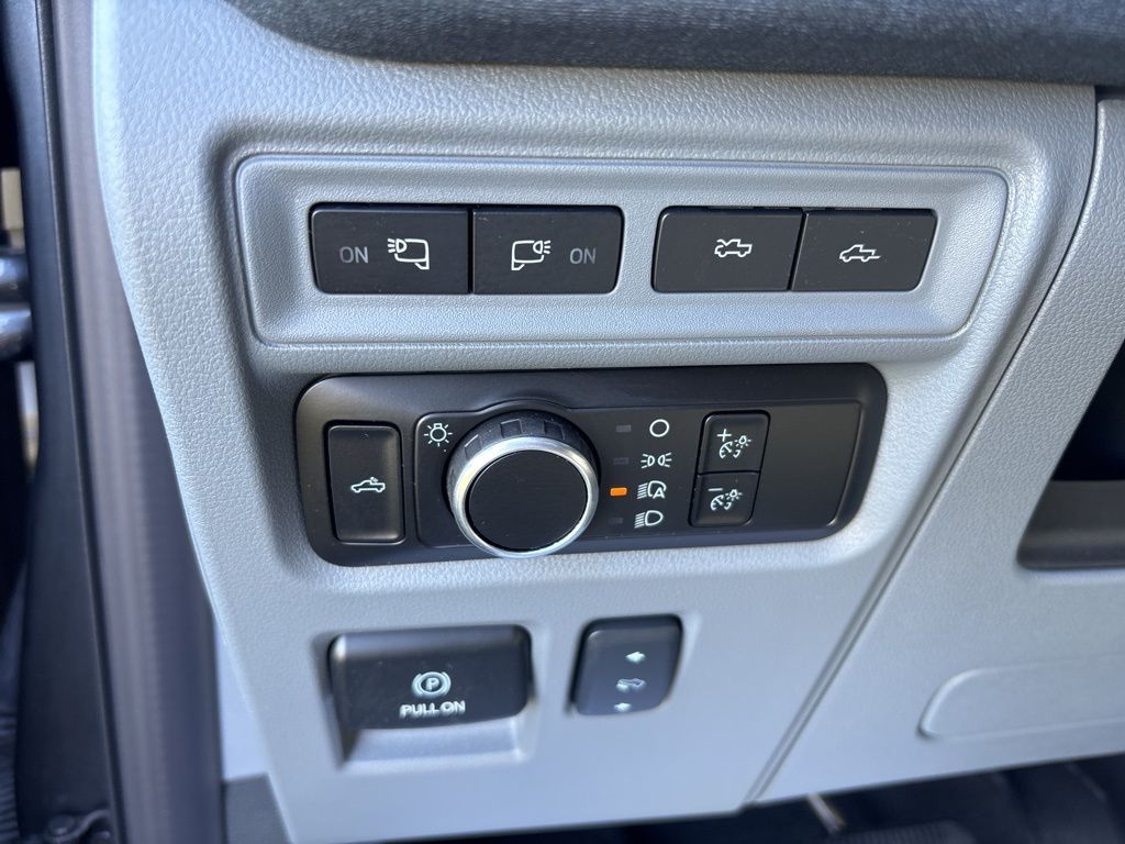2024 Ford F-150 Lightning photo 14