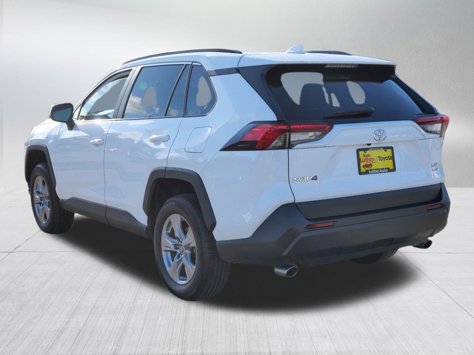 2023 Toyota RAV4 XLE photo 5