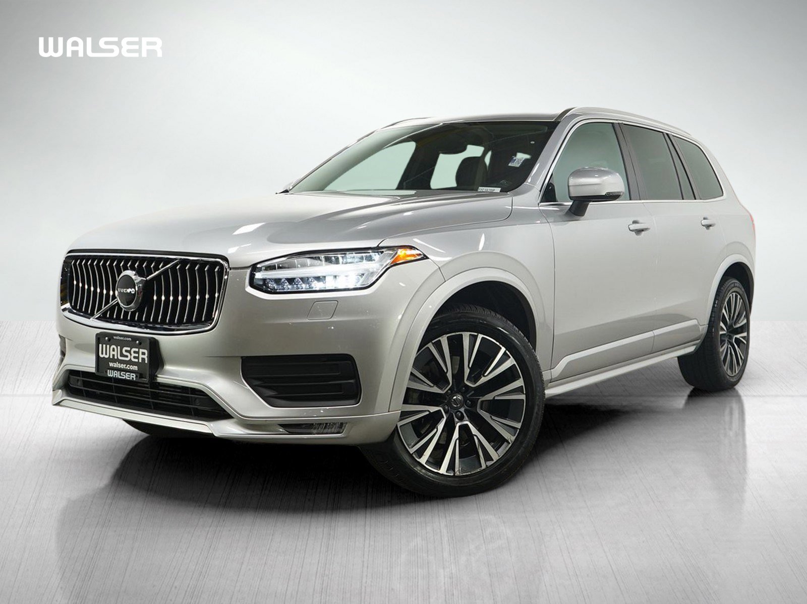 2022 Volvo XC90 Momentum's photo