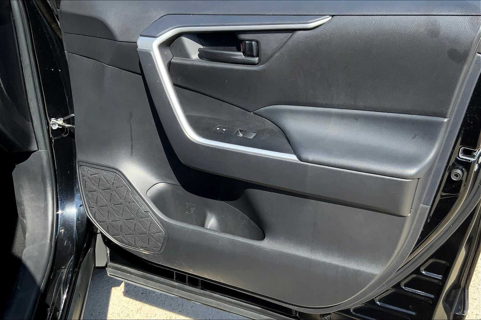 2024 Toyota RAV4 LE photo 19