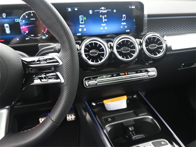 2024 Mercedes Benz GLB 250 photo 2