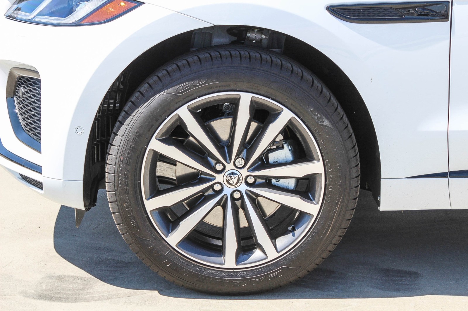 2025 Jaguar F-PACE P250 R-Dynamic S photo 7