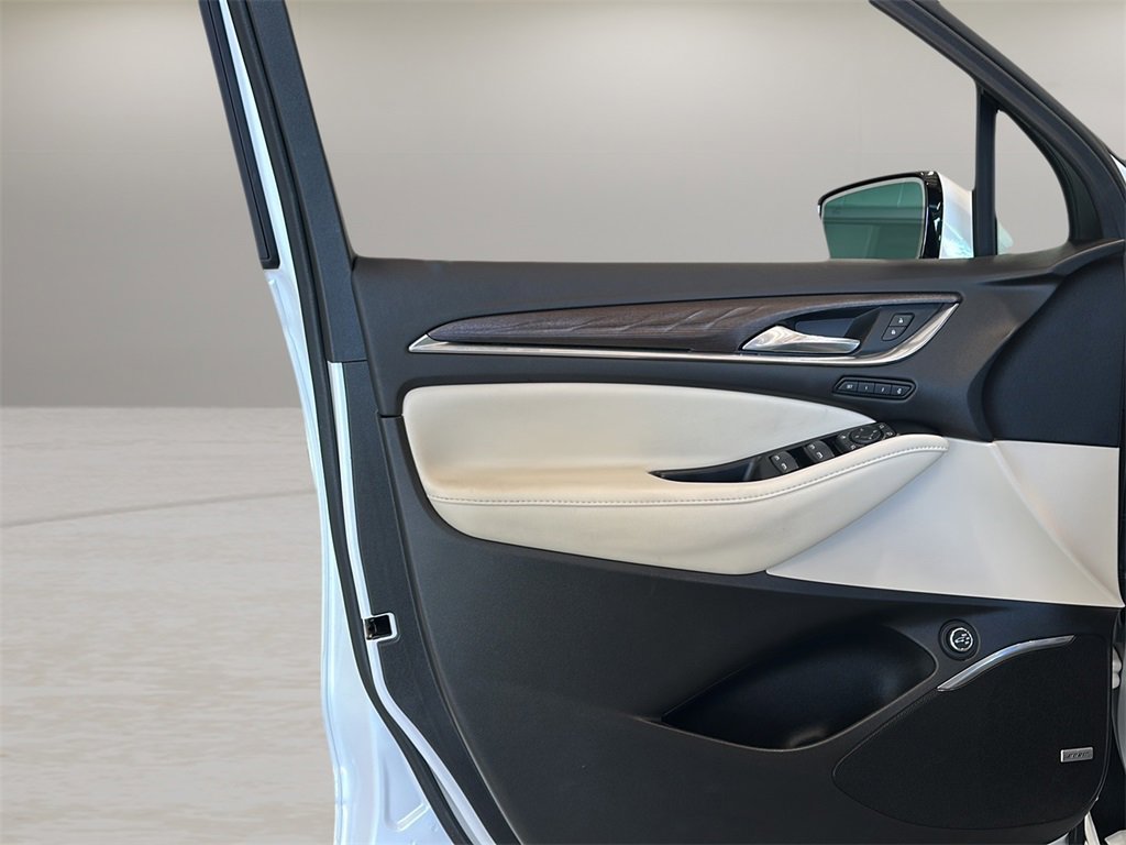 2023 Buick Enclave Avenir photo 2