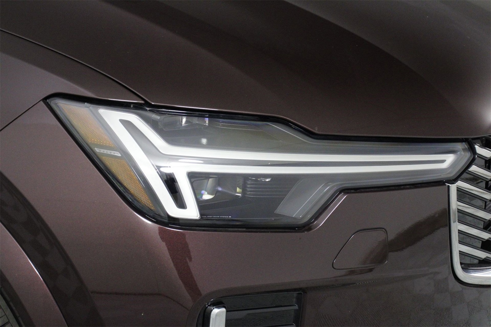 2025 Volvo XC90 B5 Plus photo 13