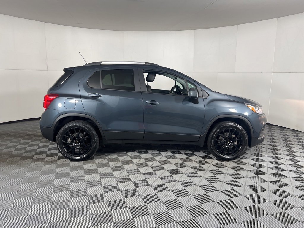 2022 Chevrolet Trax LT photo 3