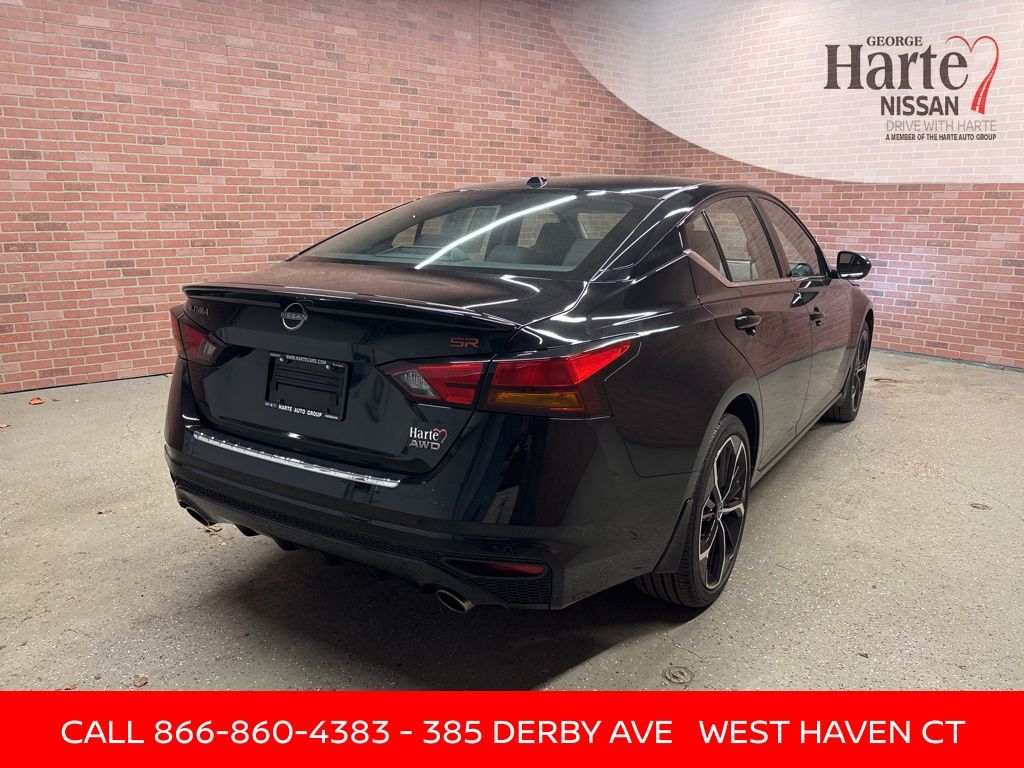 2023 Nissan Altima 2.5 SR photo 4
