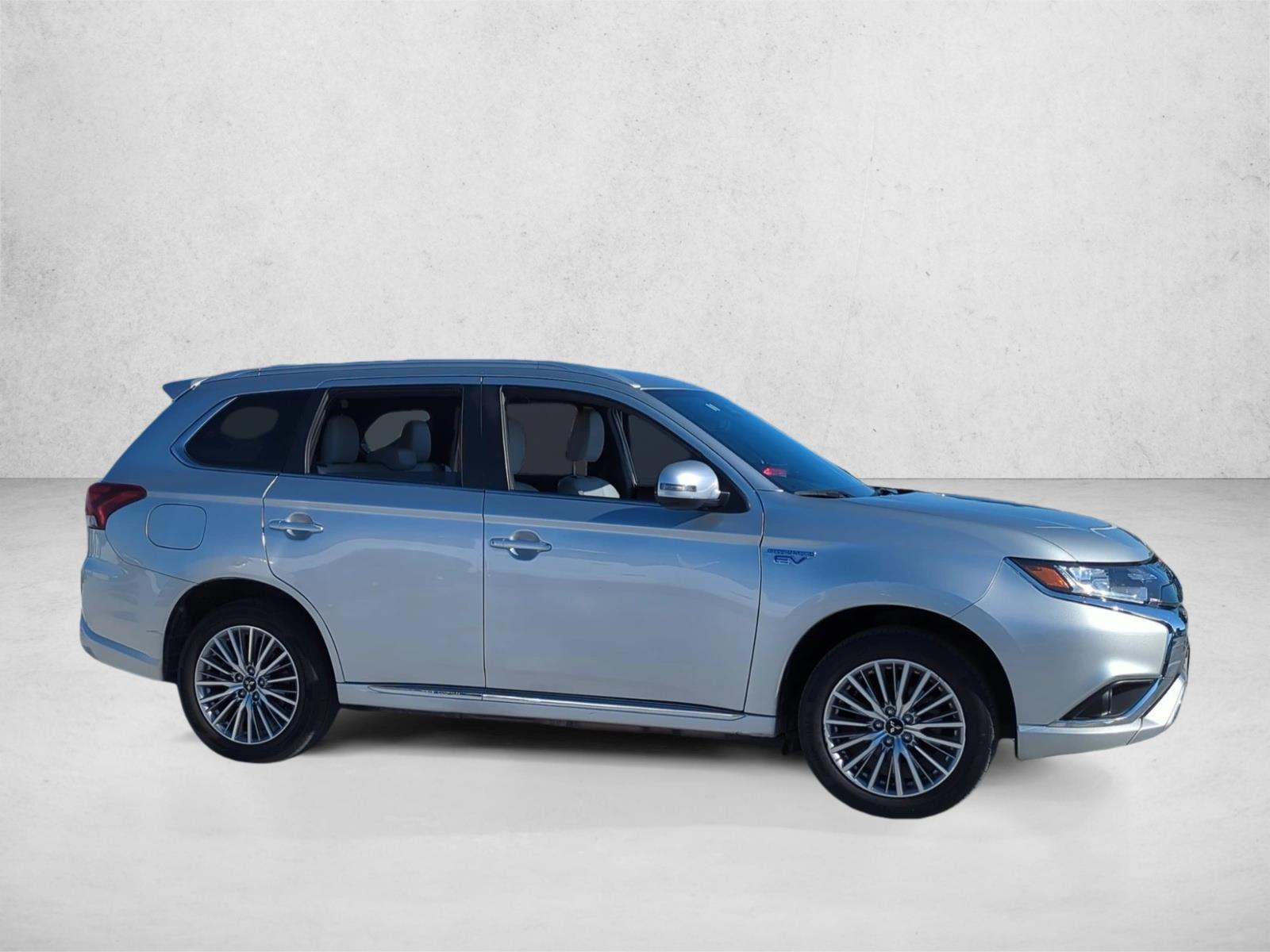 2022 Mitsubishi Outlander PHEV SEL photo 4