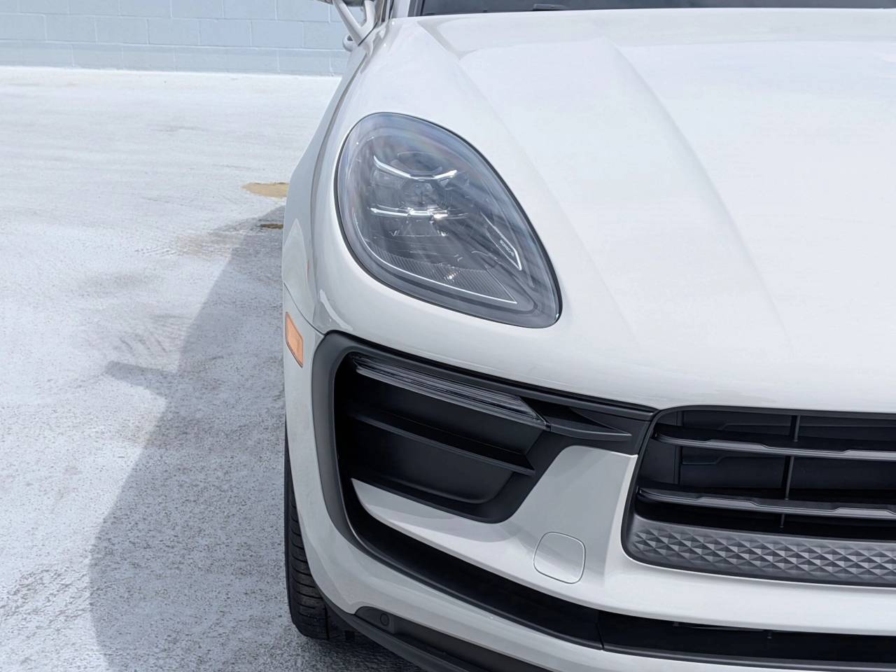 2026 Porsche Macan T photo 12