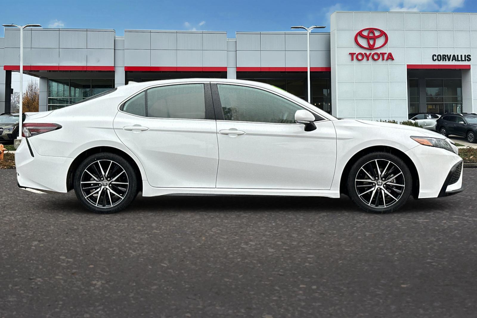 2024 Toyota Camry SE photo 2
